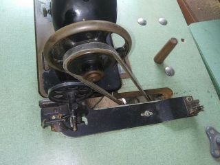 Vintage Singer 31 - 15 Industrial Sewing Machine only good 5