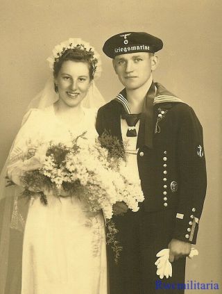 Port.  Photo: Newlyweds Studio Pic Kriegsmarine Sailor In Dress Uniform W/ Bride