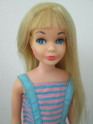 Vtg Mod Barbie: Blonde Twist N Turn Tnt Skipper Doll Oss