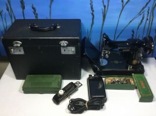 Vintage Singer Featherweight Sewing Machine W/ Case & Accessories