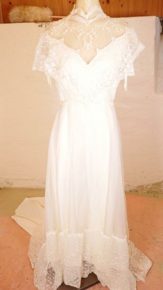 Vintage 60s Lace Wedding Dress A - Line Boho Gown Cream Trumpet Train Ilgwu Small