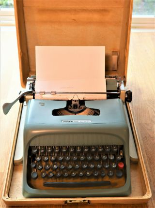 Vintage Olivetti Underwood Studio Portable Typewriter W/ Case