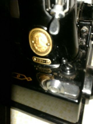 Vintage 1957 Singer 221 Featherweight Sewing Machine w/Case & Acessories -. 8