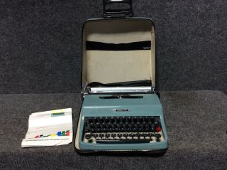 Vintage Olivetti Lettera 32 Portable Typewriter W/ Case Great