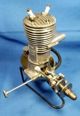 Vintage Cyclone 65 Twin Plug Model Spark Ignition CL/UC Tether Car Engine 2