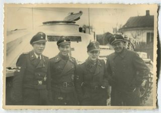 German Wwii Archive Photo: Tankmen Panzertruppe Officers Posing On Camera