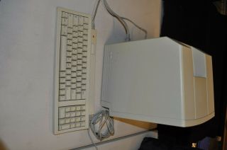 Vintage Apple Macintosh Classic Computer M1420 with Keyboard & Mouse - 1991 9
