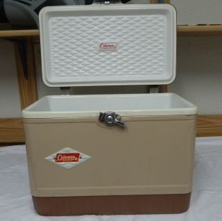VINTAGE COLEMAN 1960 ' S RARE BROWN TAN ICE COOLER BEVERAGE SMALL FOOD CHEST 2