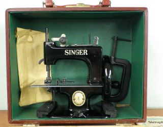 Vintage Singer Model 20 Sewhandy Sewing Machine With Case