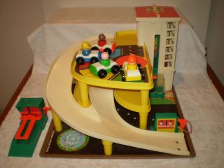 Vintage Fisher Price Parking Ramp Service Center 930 8