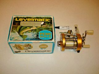 Vintage Penn Levelmatic 910 Bait Casting Fishing Reel Appears