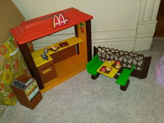 1982 Vintage Mattel - - - - Barbie Loves Mcdonalds Playset