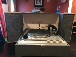 Vintage Portable Magnavox Micromatic Sterophonic Record Player.  Made In England.