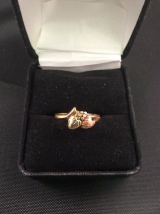 Vintage Women’s 10k Black Hills Gold Leaf Ring 2.  5 Grams Sz.  6.  5