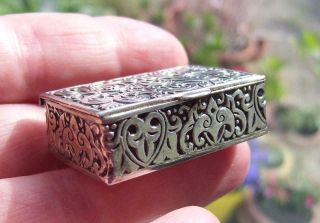 Fine Antique Victorian Solid Silver Repousse Gilded Snuff Patch Pill Box