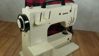 Vintage Bernina Matic 810 Multi - Stitch 3/4 Sewing Machine in 7
