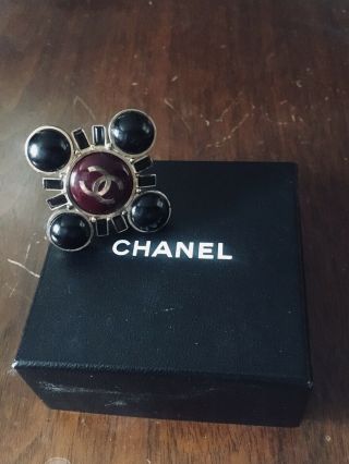 Auth.  Vintage Chanel Gold Ring With Black And Red Stones Cc Logo
