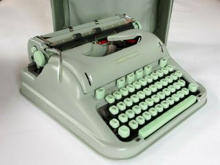 Vintage Hermes 3000 Portable Pica Typewriter With Case 2