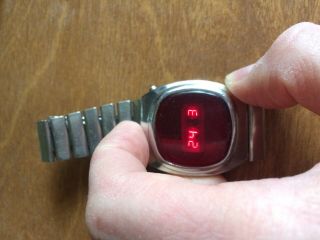 Soviet electronics 1 led watch Russia USSR vintage wristwatch digital pulsar 8