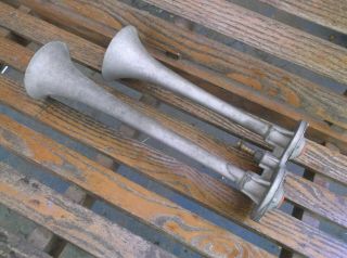 Vintage Perfection Double Trumpet Air Horns