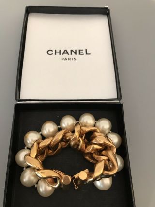 Authentic Vintage Chanel Chunky Gold Tone Chain And Pearls Bracelet