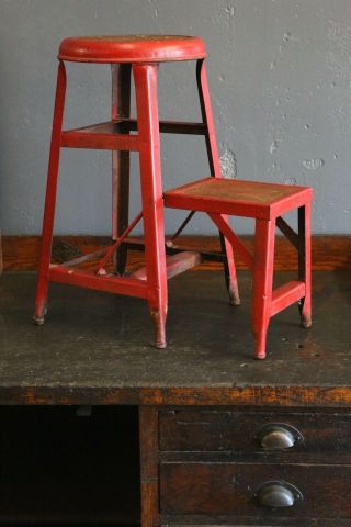 Vintage Red Step Stool Metal Folding Rustic Milking Stool farmhouse kitchen old 2