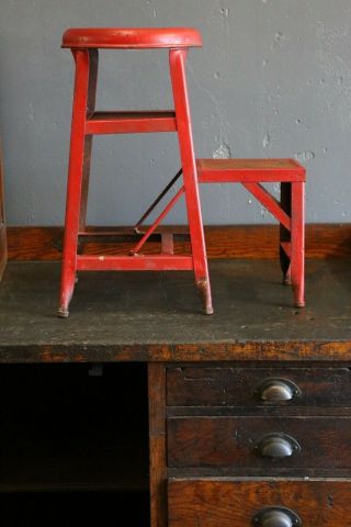 Vintage Red Step Stool Metal Folding Rustic Milking Stool farmhouse kitchen old 4
