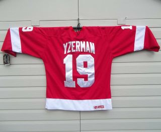 Ccm Vintage Yzerman 19 Detroit Red Wings Jersey Fight Strap Sewn 48 Xl