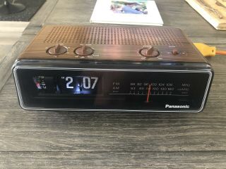 Vintage 1971 Panasonic Rc - 6035 Am/fm Lighted Flip Clock Alarm Woodgrain Radio