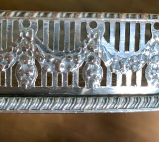 Vintage CHASED SHEFFIELD SILVER PLATE OVAL PIERCED GALLERY TRAY Grapes 4