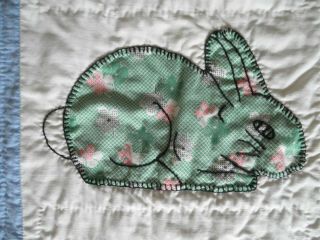 BABY QUILT VINTAGE BUNNY APPLIQUES HAND QUILTED MACHINE PIECED FLOUR SACK FABRIC 3