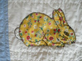 BABY QUILT VINTAGE BUNNY APPLIQUES HAND QUILTED MACHINE PIECED FLOUR SACK FABRIC 5