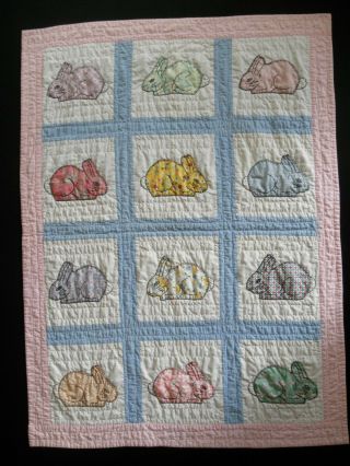 BABY QUILT VINTAGE BUNNY APPLIQUES HAND QUILTED MACHINE PIECED FLOUR SACK FABRIC 7