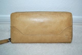 Nwt Frye Sand Distressed Soft Leather Zip Around Melissa Wallet Purse $158