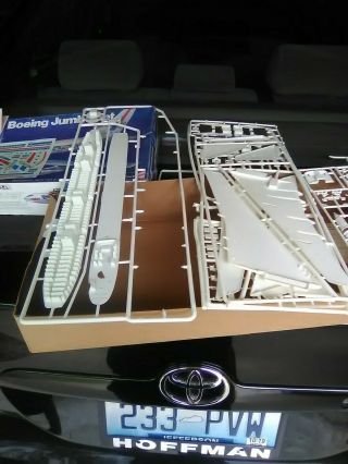 Vintage 1974 Revell 1/144 United ' s 747 - 122 Boeing Jumbo Jet model kit (. 7