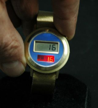Men ' s Vintage Digitime Dual LED & LCD display watch - clear & bright 3