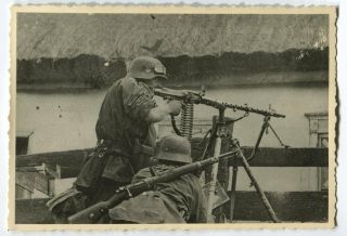German Wwii Archive Photo: Elite Troops Soldiers With Mg 34 Machine Gun