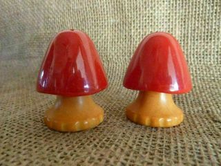Lovely Vintage Rare Small Red Bakelite Mushroom Salt & Pepper Shakers