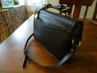 Vintage Dooney & Bourke All Black Leather Messenger Handbag Crossbody 90s 4