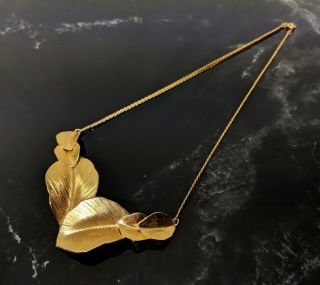 Vintage TRIFARI Gold - tone Snake Chain Leaves Design Necklace Jewellery 3