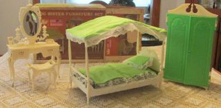 Vintage Htf 8474 Barbie Susy Goose Little Homemaker Green Wardrobe Bed Room Set