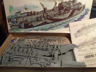 Lindberg LSD US Navy Landing Ship Dock Motorized Kit NO.  766,  Vintage 1976 2