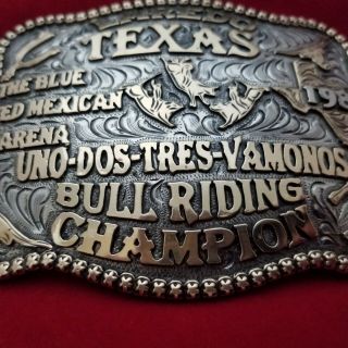 1981 RODEO TROPHY BUCKLE VINTAGE LAREDO TEXAS BRONC RIDING COWBOY CHAMPION 645 3