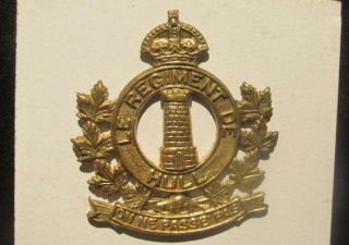 Le Regiment De Hull,  Hull Pq Canada Wwii Era Brass Cap Badge