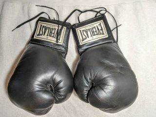 Vintage Pair Leather Everlast Boxing Training Gloves Model 2416 Retro 80s Era