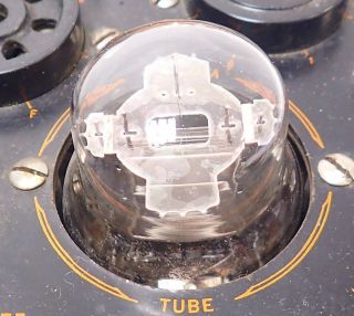 VINTAGE SUPREME TUBE TESTER MODEL 89 - D w/LEAKAGE INDUCATOR/TYPE OIA TUBE & CASE 4
