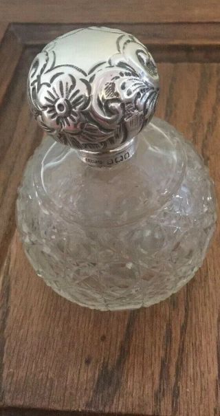 STUNNING ANTIQUE SOLID SILVER HINGED TOP CUT CRYSTAL PERFUME BOMB.  1903.  A640 2