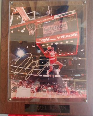Michael Jordan Autographed Plaque,  1988 Dunk Contest,  Scoreboard Rare Angle