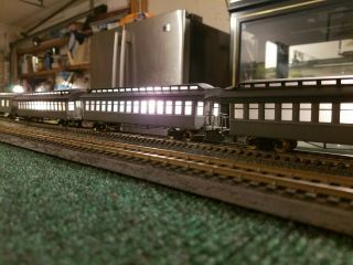 (3) Vintage : Ho Brass And Metal Old Time Passenger Cars And (1) Baggage Car.