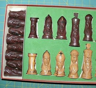 Vintage Drueke " S King Arthur Knights 11th Century Medieval Primer Chess Set